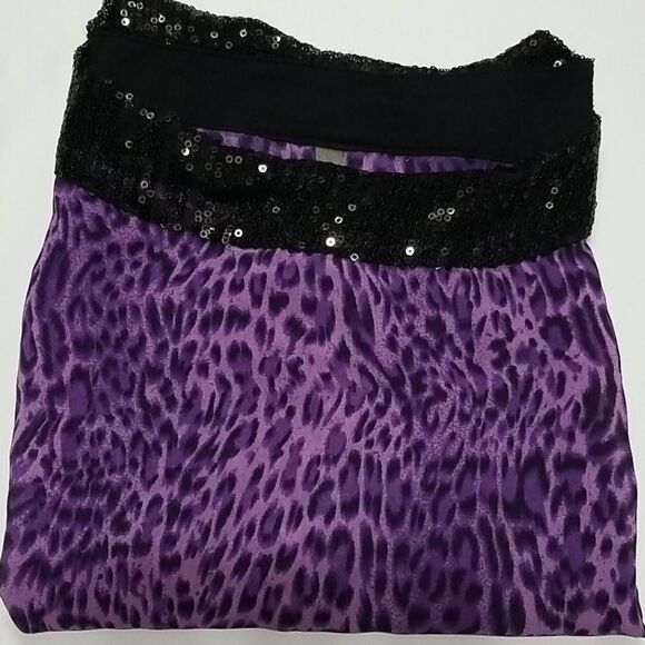 🎁5/$25 Charlotte Russe Blouse Women's Small Purple Leopard Print Black Trim - Picture 7 of 7
